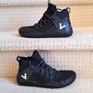 VIVO BAREFOOT MAGNA TRAIL 2 fg in obsidian hiking boot bootie sock sleeve.